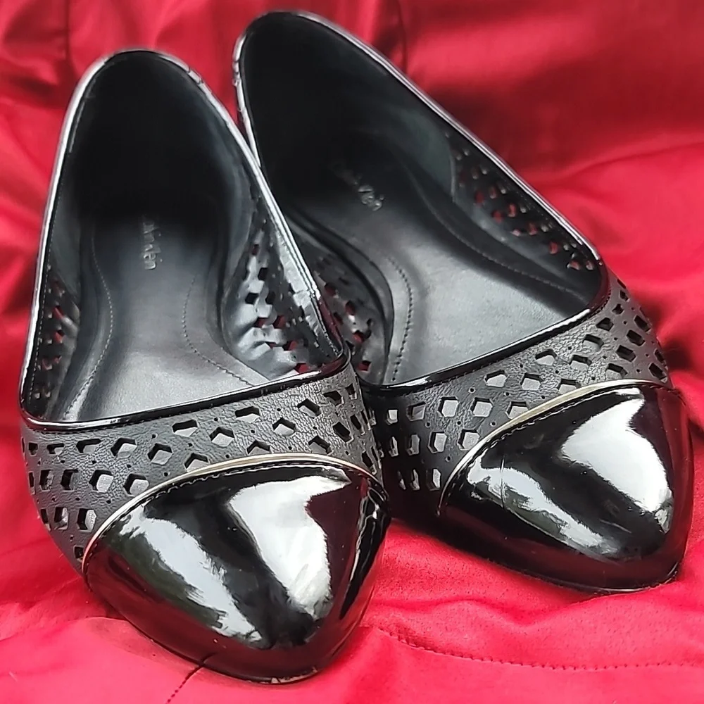 CALVIN KLEIN Elaine black patent ballerina flats 9W